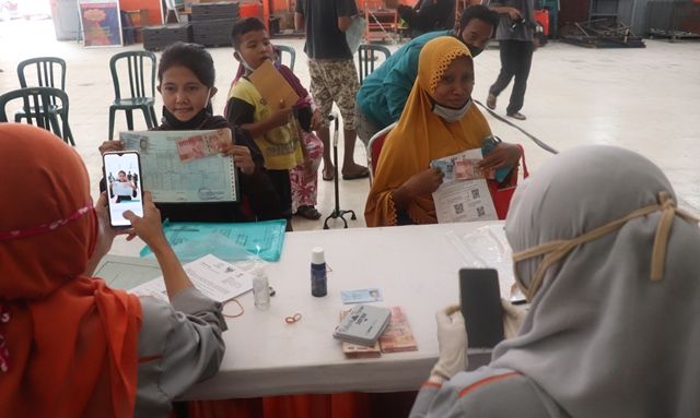 Bantuan Sosial Tunai Digelontorkan ke Warga Terdampak Covid-19