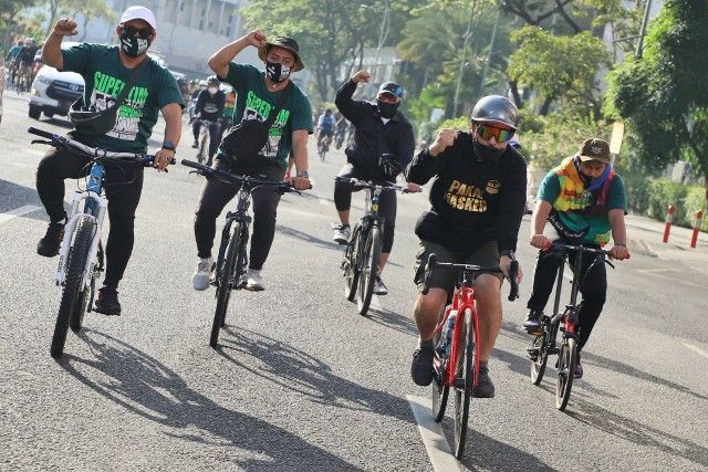 Dinyatakan Sehat, Machfud Arifin Segar Bugar Gowes Sejauh 10 Km