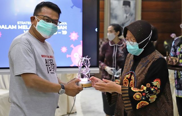 Temui Risma di Rumah Dinas, Moeldoko Diajak Tinjau Pasar Genteng