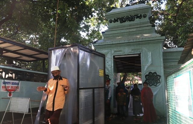 Ziarah ke Makam Sunan Ampel Dibatasi Seribu Peziarah