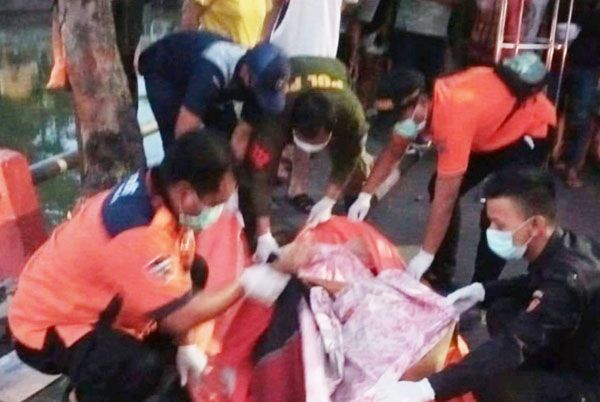 Motor Tabrak Pohon, Warga Embong Kaliasin Tewas di Jalan