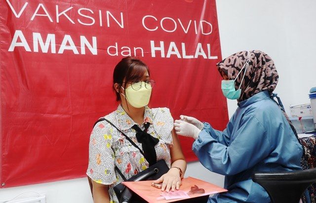 Vaksin Masal Lanjutan Tenaga Kesehatan Dilakukan di Puskesmas