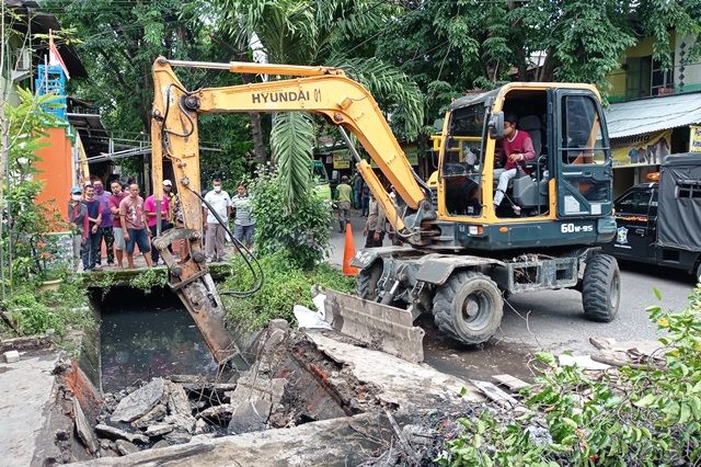 Atasi Genangan, Puluhan Bangli di Jetis Kulon Dibongkar