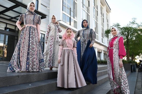 Busana Lebaran Penuh Motif tapi Tetap Simple dan  Sederhana
