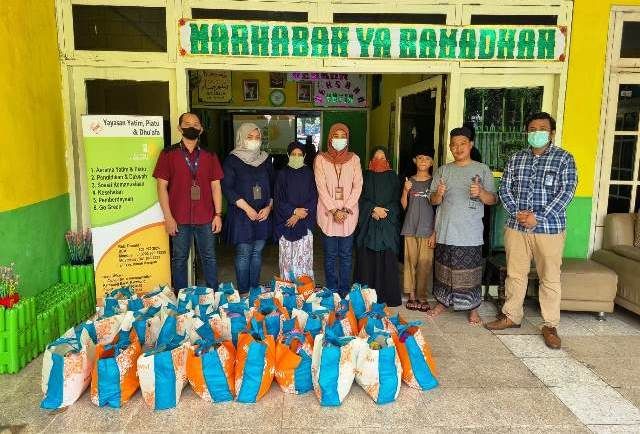 BNI KC Tanjung Perak Bagikan 450 Bingkisan Lebaran
