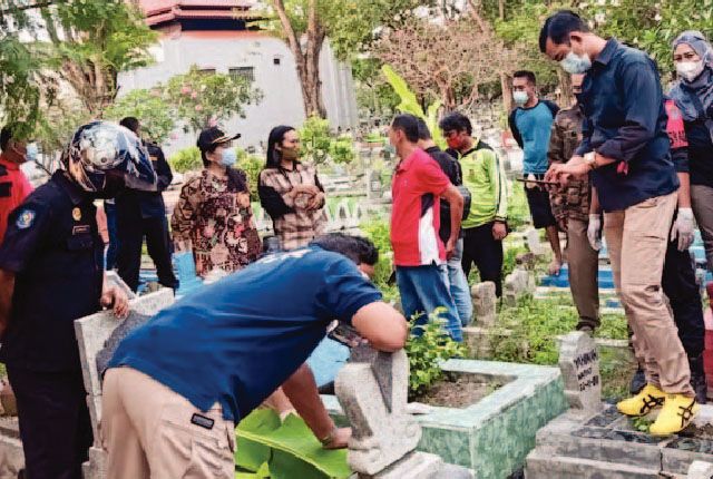 Polisi Buru Pembuang Bayi di Makam Mbah Ratu