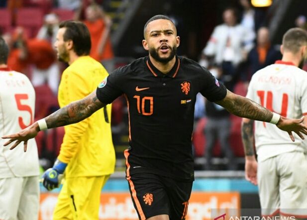 Depay janjikan banyak gelar bersama Barcelona