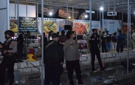 Banyak warga Sidoarjo nongkrong di warkop