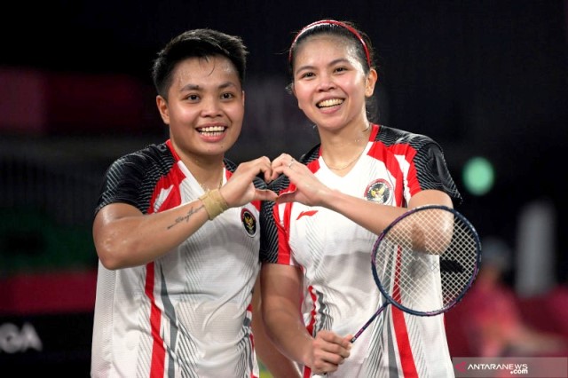 JUARA BARU: Ganda Putri Indonesia Greysia Pollii/Apriyani Rahayu meraih medali emas di Olimpiade Tokyo 2020.