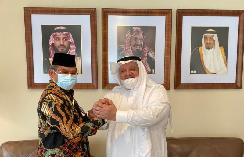 Plt Dirjen PHU Kemenag RI, Khoirizi, bertemu dengan Duta Besar Arab Saudi untuk Indonesia Esham Altsaqafi. (ANTARA)