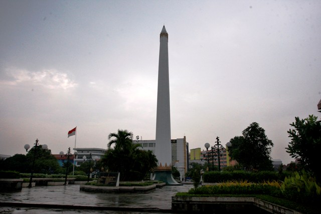 PENANDA SEJARAH: Dana yang digunakan untuk membangun Tugu Pahlawan merupakan iuran masyarakat. (ANDY SATRIA/RADAR SURABAYA)