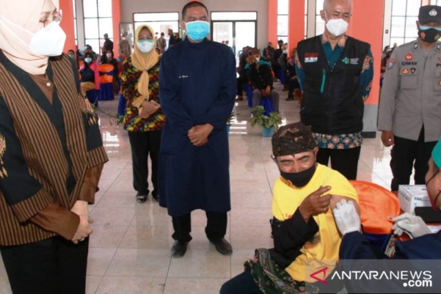 100 PERSEN: Warga Tengger di Desa Ngadisari Probolinggo tuntas divaksin. (ANTARA)