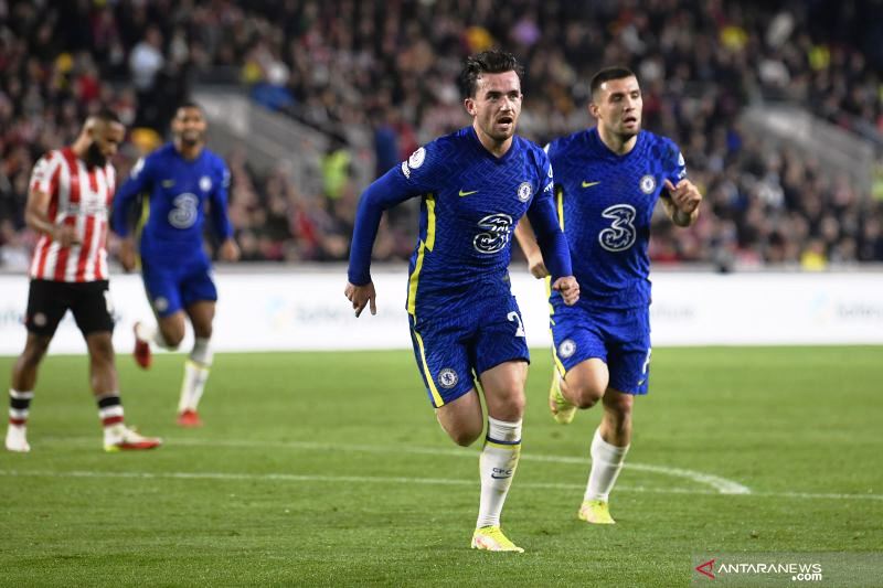 Selebrasi Ben Chilwell (depan) usai mencetak gol untuk Chelsea dalam pertandingan Liga Inggris lawan Brentford di Brentford Community Stadium, London, Inggris pada 16 Oktober 2021. (ANTARA/REUTERS)
