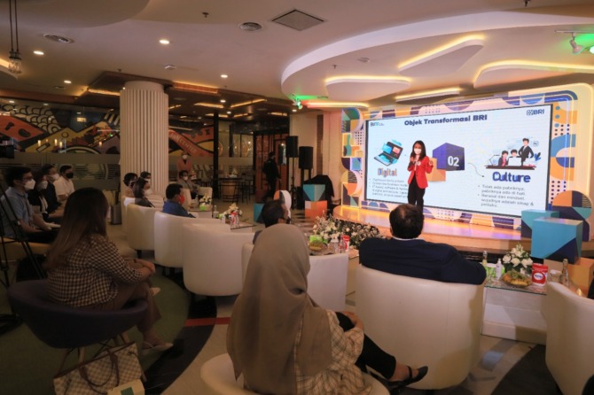 Sisilia menjadi pembicara dalam salah satu acara BRI. (ISTIMEWA)