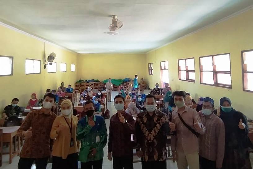Tim Unesa memberikan pelatihan penyusunan RPS kepada kepala sekolah dan tim pengembangan sekolah di Probolinggo. (ISTIMEWA)