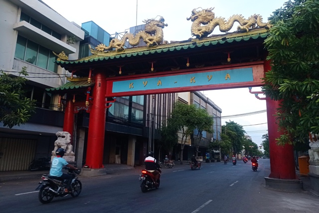 Kawasan Kembang Jepun dan sekitarnya merupakan salah satu kawasan pecinan di Surabaya, dimana di sana masih banyak pedagang maupun keluarga Tionghoa tinggal. (SURYANTO/RADAR SURABAYA)