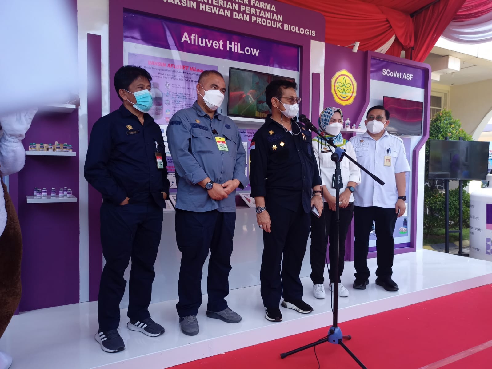 Mentan Syahrul Yasin Limpo memberikan sambutan pada peringatan World Rabies Day di Surabaya, Jumat (8/10).