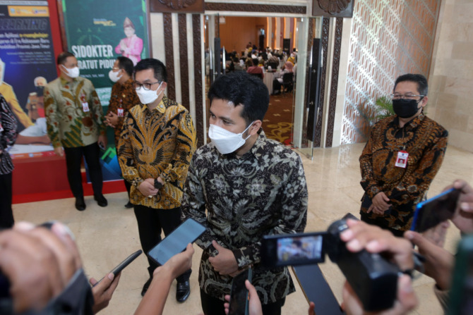 Wagub Jatim Emil Dardak memberi keterangan saat Workshop Sekolah Kader di BPSDM Jatim, Surabaya, Rabu (27/10). (ANDY SATRIA/RADAR SURABAYA)