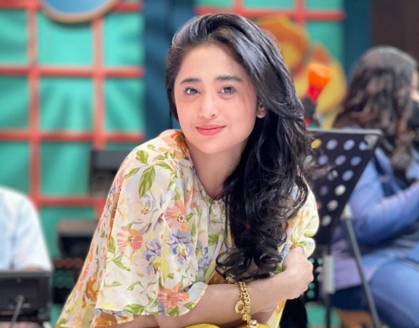 Dewi Perssik merayakan 20 tahun karirnya di industri hiburan tanah air. (INSTAGRAM)