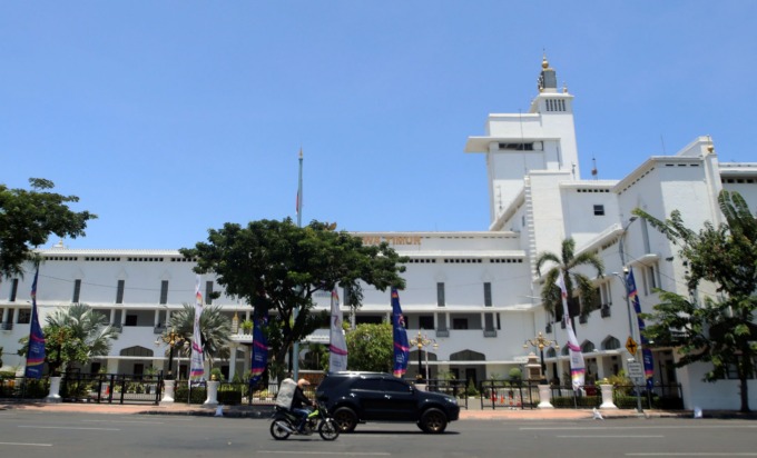 CAGAR BUDAYA: Kantor Gubernur Jatim saat itu dibangun dalam rangka pelaksanaan politik desentralisasi. (ANDY SATRIA/RADAR SURABAYA)