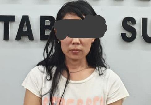 Tersangka Ayu ditangkap karena menguras perhiasan majikannya dengan menyamar sebagai PRT. (IST)