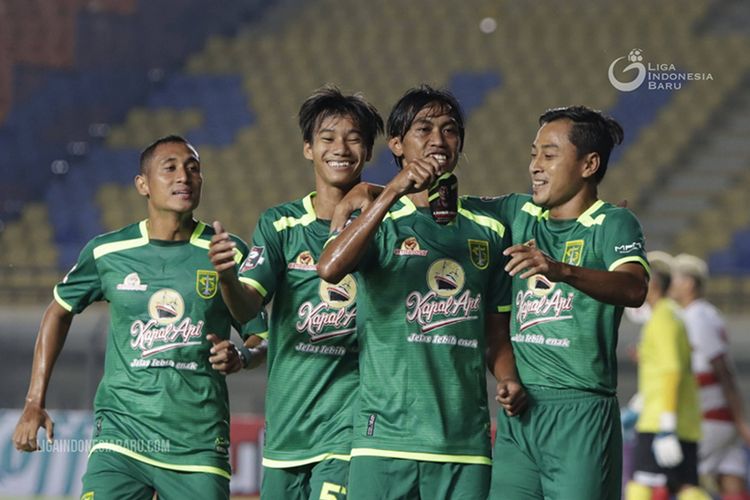 Penampilan arek-arek Persebaya terus membaik meski tidak bisa tampil full team. (IST)