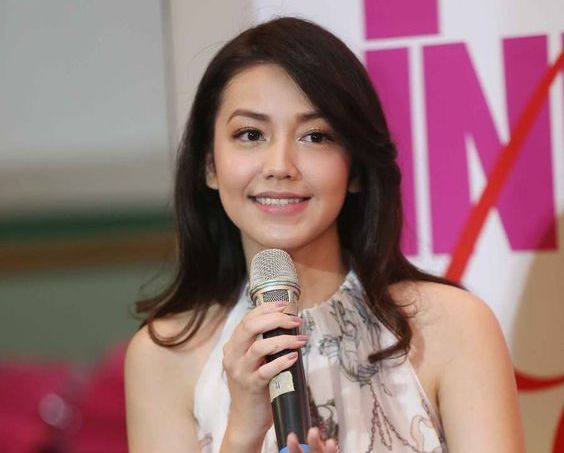 Velove Vexia mengakhiri masa lajangnya. (KAPANLAGI)