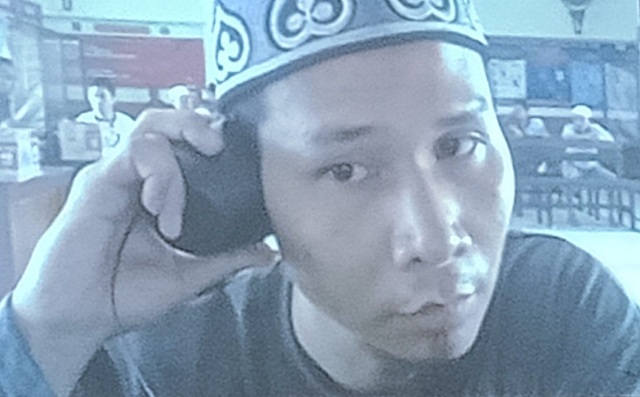 Terdakwa Ardiantony diadili di PN Surabaya karena membeli sabu-sabu. (FARIS/RADAR SURABAYA)