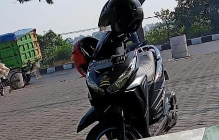 Sepeda motor korban sebelum dicolong di kawasan Dukuh Menanggal, Surabaya. (IST)