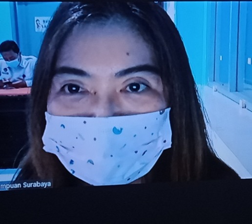 Linda Leo disidang di PN Surabaya gara-gara dilaporkan mantan suaminya. (FARIS/RADAR SURABAYA)