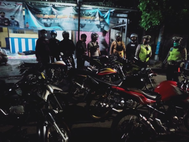 Sejumlah motor disita polisi karena digunakan untuk balap liar di kawasan Margomulyo. (IST)