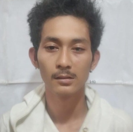 Tersangka Alfain Inchdy diamankan polisi lantaran terlibat tawuran antargeng di Surabaya. (IST)