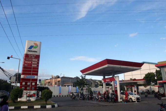 Salah satu SPBU di kawasan Kedung Cowek, Surabaya. (ANDY SAM/RADAR SURABAYA)