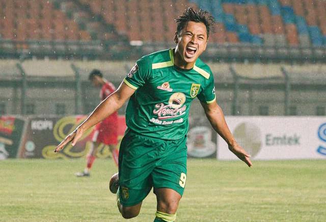 KAWAKAN: Striker andalan Persebaya Samsul Arif Munip cukup bersinar di Liga 1. (ISTIMEWA/PERSEBAYA)