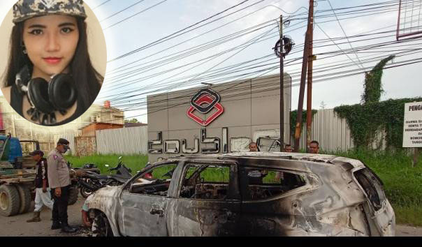 Kondisi rumah karaoke Double O di Kota Sorong yang hangus dibakar massa menyebabkan 17 orang di dalamnya termasuk discjockey Indah Cleo tewas terbakar. (ANTARA)
