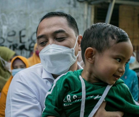 Wali Kota Surabaya Eri Cahyadi menaruh perhatian besar pada gizi bayi di Surabaya. (SURYANTO/RADAR SURABAYA)