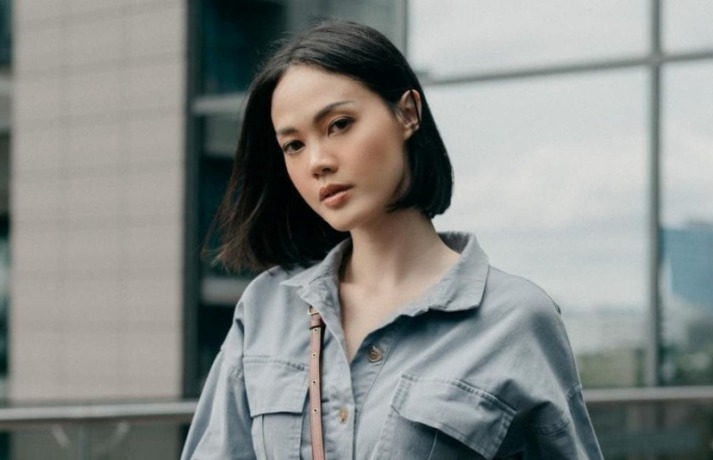 Della Dartyan jadi pemeran penting di film baru. (INSTAGRAM)