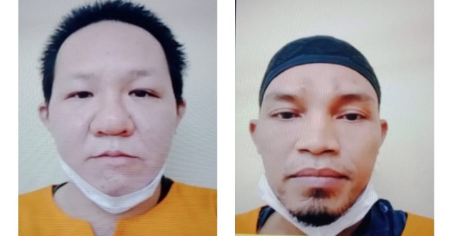Terdakwa Djoni dan Subhan divonis bersalah karena menggondol emas batangan. (FARIS/RADAR SURABAYA)