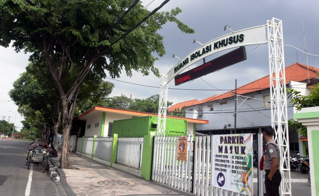 ISOLASI: Tempat isolasi pasien Covid-19 varian Omicron di RSUD dr Soetomo, Surabaya. (ANDY SATRIA/RADAR SURABAYA)
