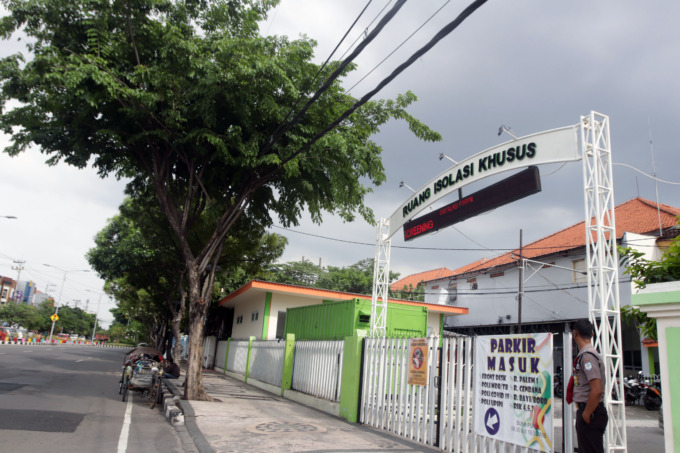 RUANG ISOLASI: Suasana di ruang isolasi khusus untuk pasien Covid-19 di RSUD dr Soetomo, Surabaya. (ANDY SATRIA/RADAR SURABAYA)