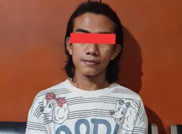 GELAP MATA: Tersangka Ilham membacok sesama penjudi lantaran ditagih uang taruhan. (IST)