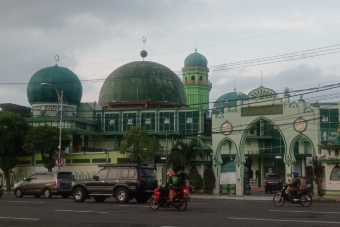 BERSEJARAH: Pembangunan Masjid Kemayoran ini diinisiasi oleh tiga orang, yakni Jendral Hindia Belanda,  Residen Surabaya dan Bupati Surabaya. (SURYANTo/RADAR SURABAYA)