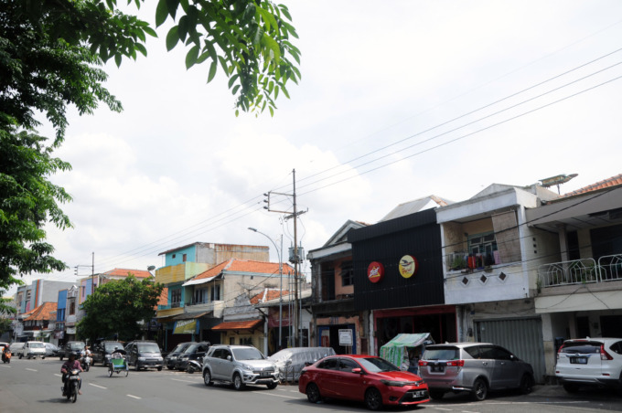 LALU LINTAS PERDAGANGAN: Nyamplungan yang berbatasan langsung dengan Pegirian dan KH Mas Mansyur menjadi kawasan segitiga emas di Surabaya Utara. (ANDY SATRIA/RADAR SURABAYA)