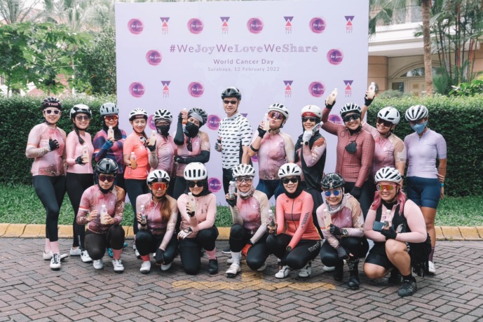 KOLABORASI: Re.juve bersama WCC Surabaya saling berkolaborasi tepat di Hari Kanker Dunia dengan menggelar kampanye “We Joy, We Love, We Share”, Sabtu (12/2). (ISTIMEWA)