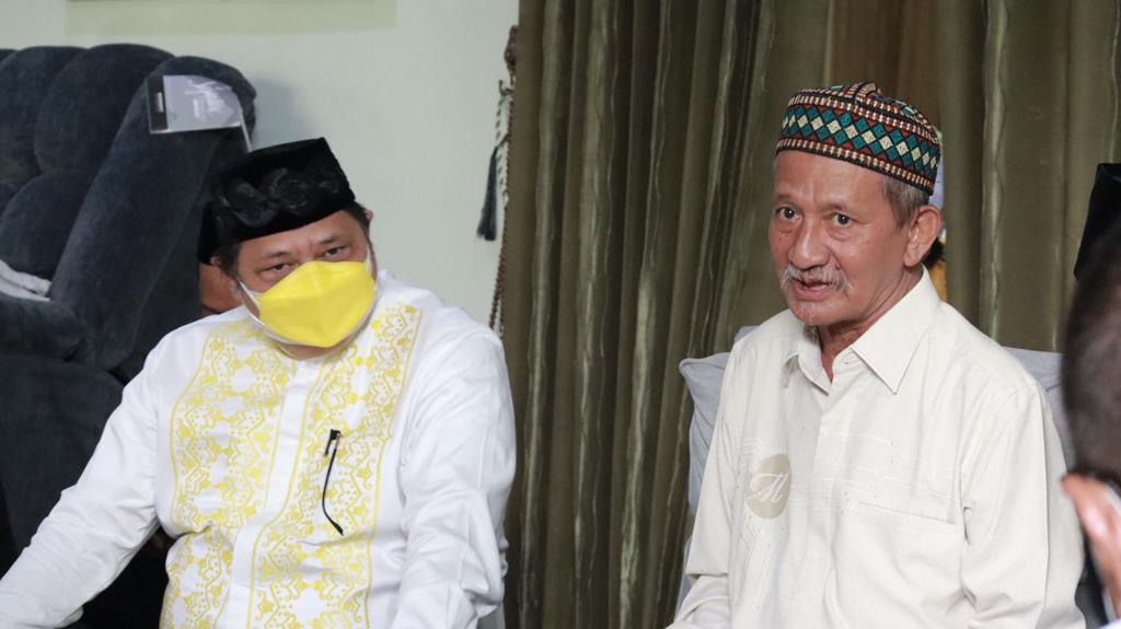 Airlangga Hartarto dan KH Agoes Ali Masyhuri. (ISTIMEWA)