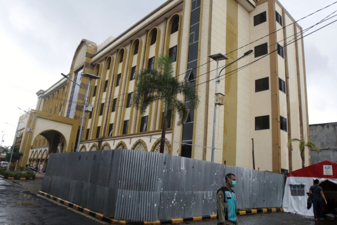 LOKASI ISOTER: Asrama Haji Surabaya disiapkan sebagai tempat isolasi terpusat (isoter) pasien Covid-19. (SURYANTO/RADAR SURABAYA)