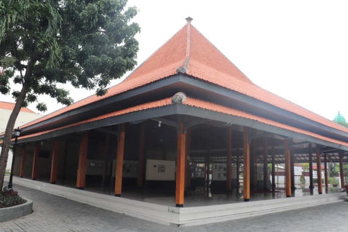 Pendapa Gedung Nasional Indonesia (GNI) di Jalan Bubutan, Surabaya. (FARIS/RADAR SURABAYA)