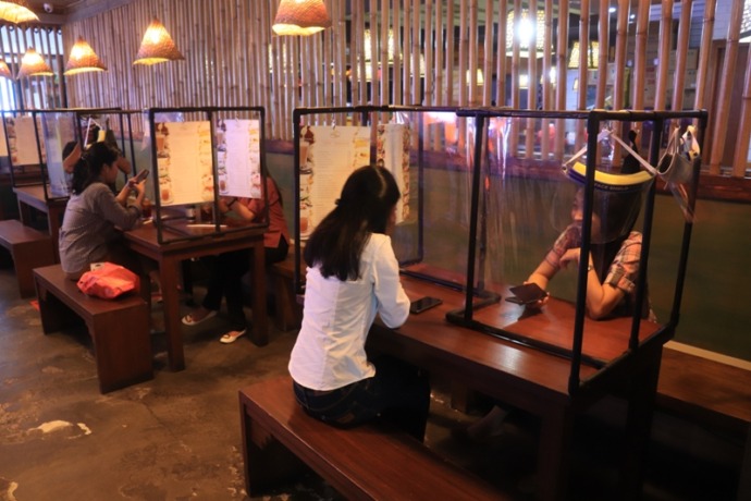 MULAI PULIH: Sektor hotel, restoran, hiburan, dan reklame menjadi salah satu penyumbang utama pendapatan pajak daerah. (SURYANTO/RADAR SURABAYA)