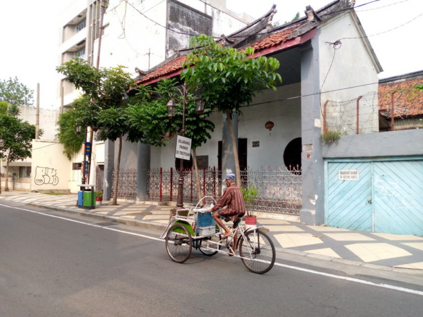 BERSEJARAH: Rumah sembahyang keluarga Han di Jalan Karet (d/h Pecinan Kulon) Surabaya. (LAMBERTUS HUREK)