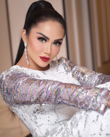 BAHAGIA SELALU: Krisdayanti berulang tahun pada Kamis (24/3).  (INSTAGRAM)